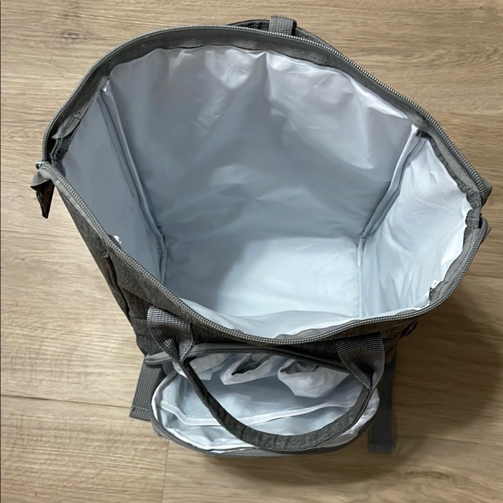 Stylish Gray Pump/Diaper Backpack - image 2